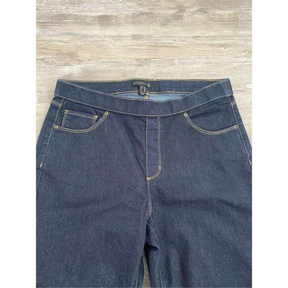 Susan Graver Embroidered Denim Crop Pants Women’s Sz 10 - Picture 2 of 6